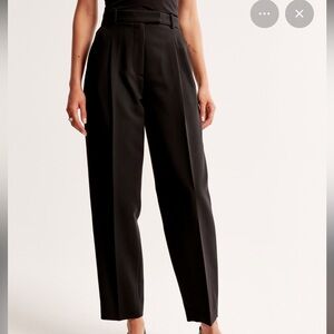 Abercrombie and Fitch Women's Ankle Grazing Tapered Tailored Pant Sz 33 short